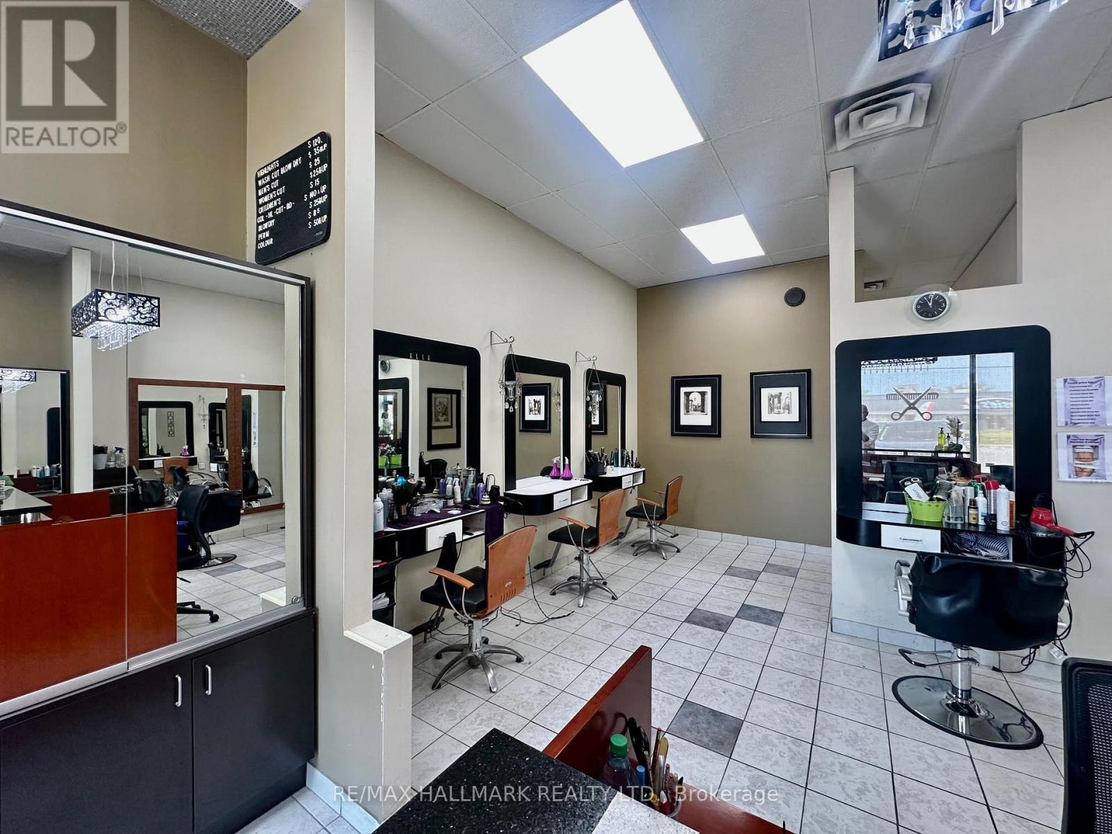 Photo 9 of 3 15461 Yonge Street, Aurora ON
