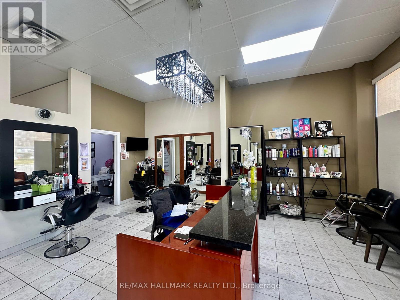 Photo 8 of 3 15461 Yonge Street, Aurora ON