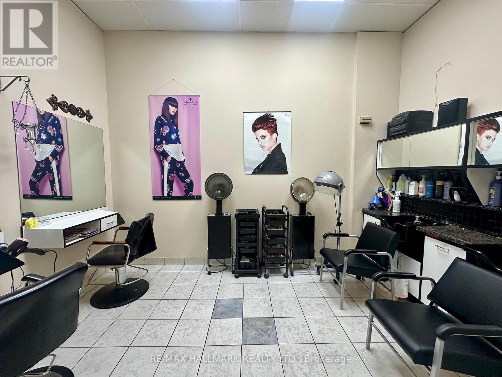 Photo 7 of 3 15461 Yonge Street, Aurora ON