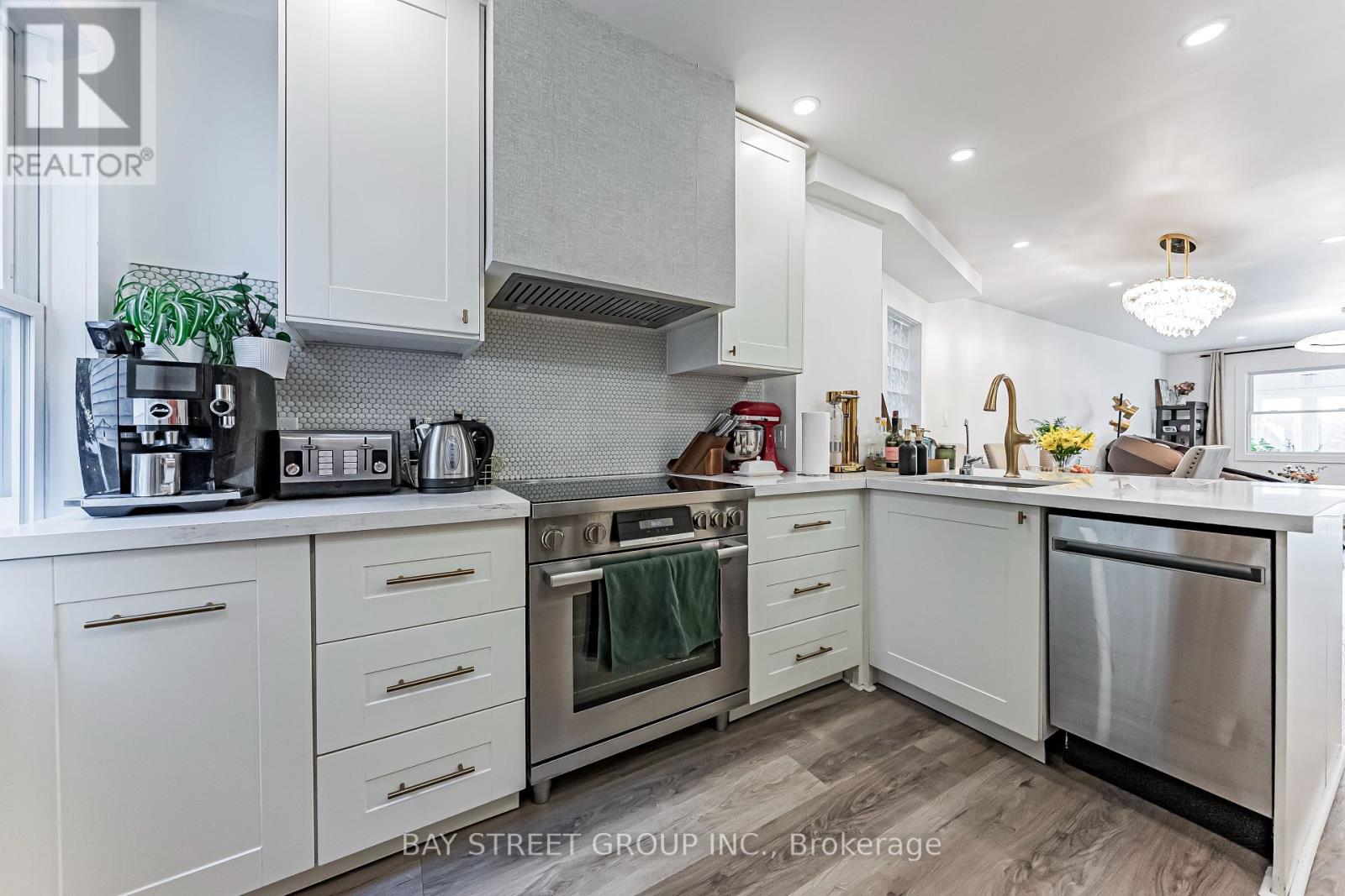 Photo 11 of 397 Kingston Road, Toronto ON