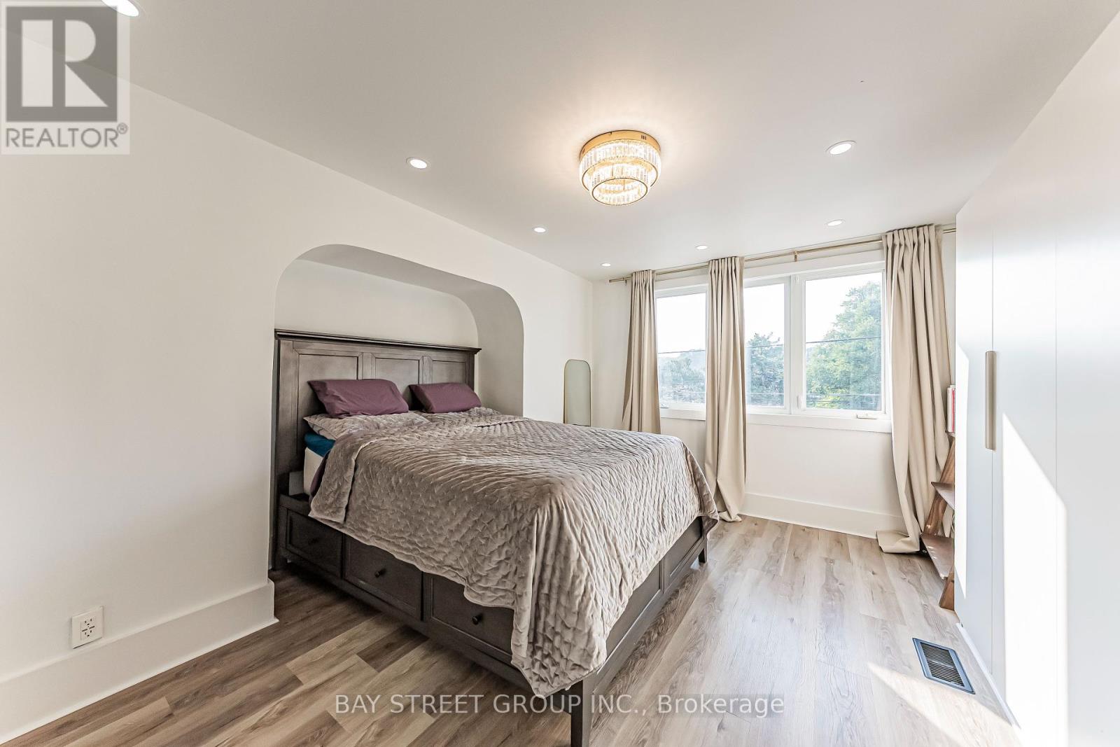 Photo 25 of 397 Kingston Road, Toronto ON