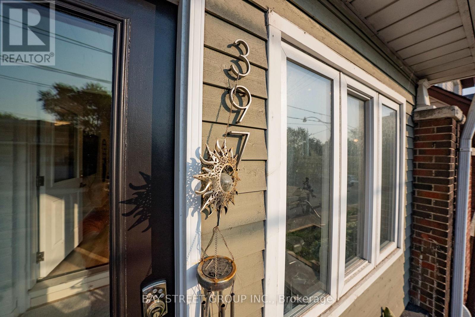 Photo 2 of 397 Kingston Road, Toronto ON