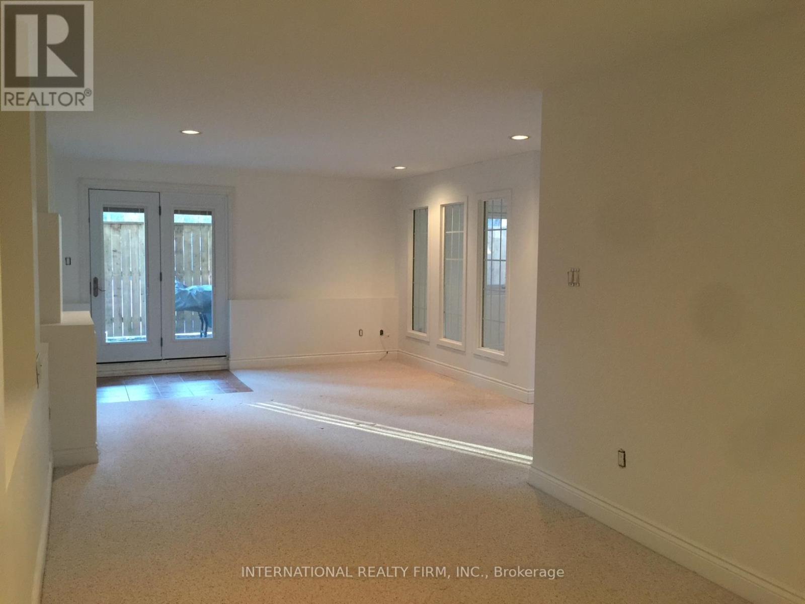 Photo 13 of 276 Sheridan Court, Newmarket ON