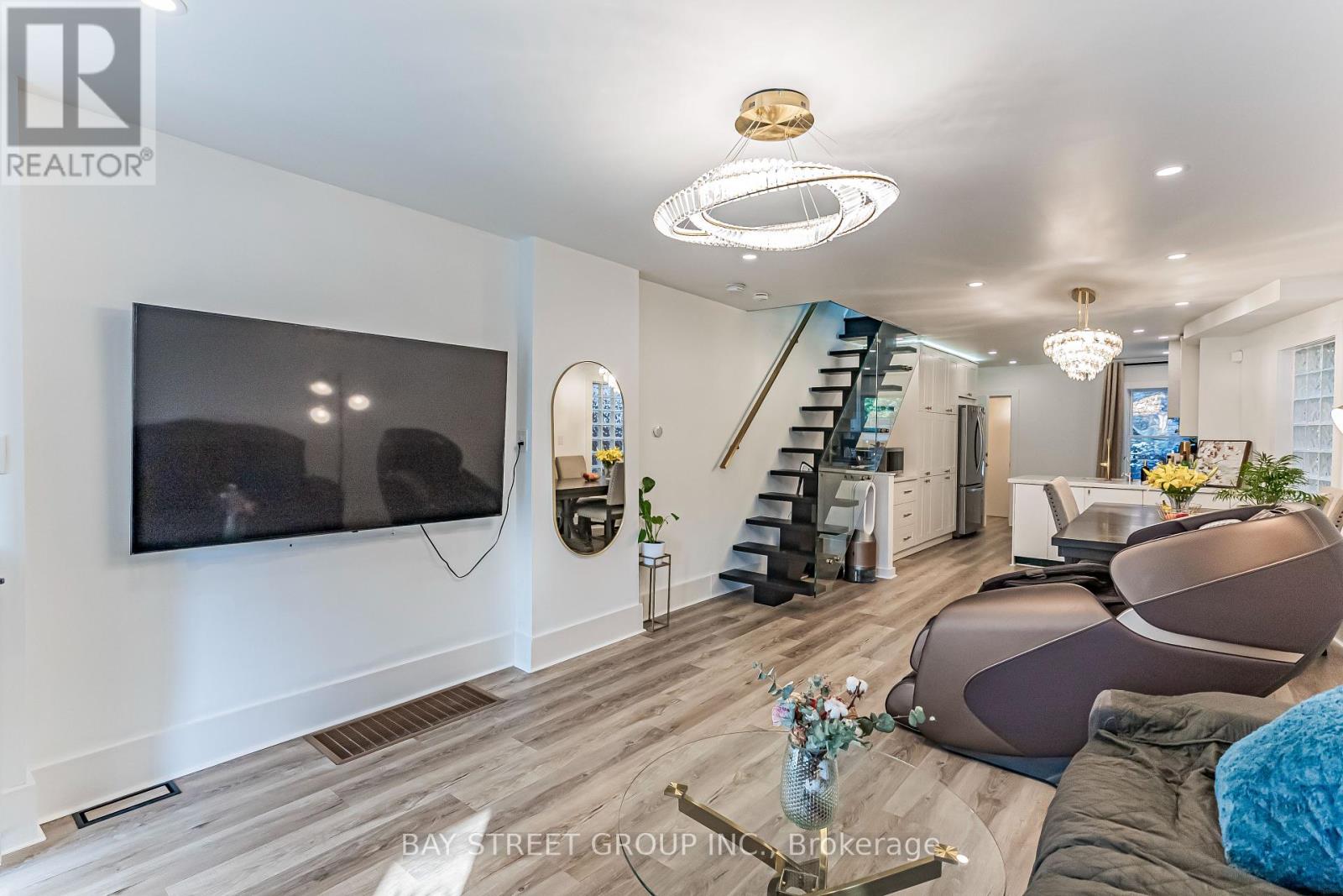 Photo 5 of 397 Kingston Road, Toronto ON