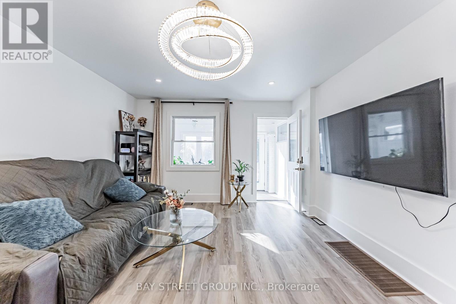 Photo 7 of 397 Kingston Road, Toronto ON