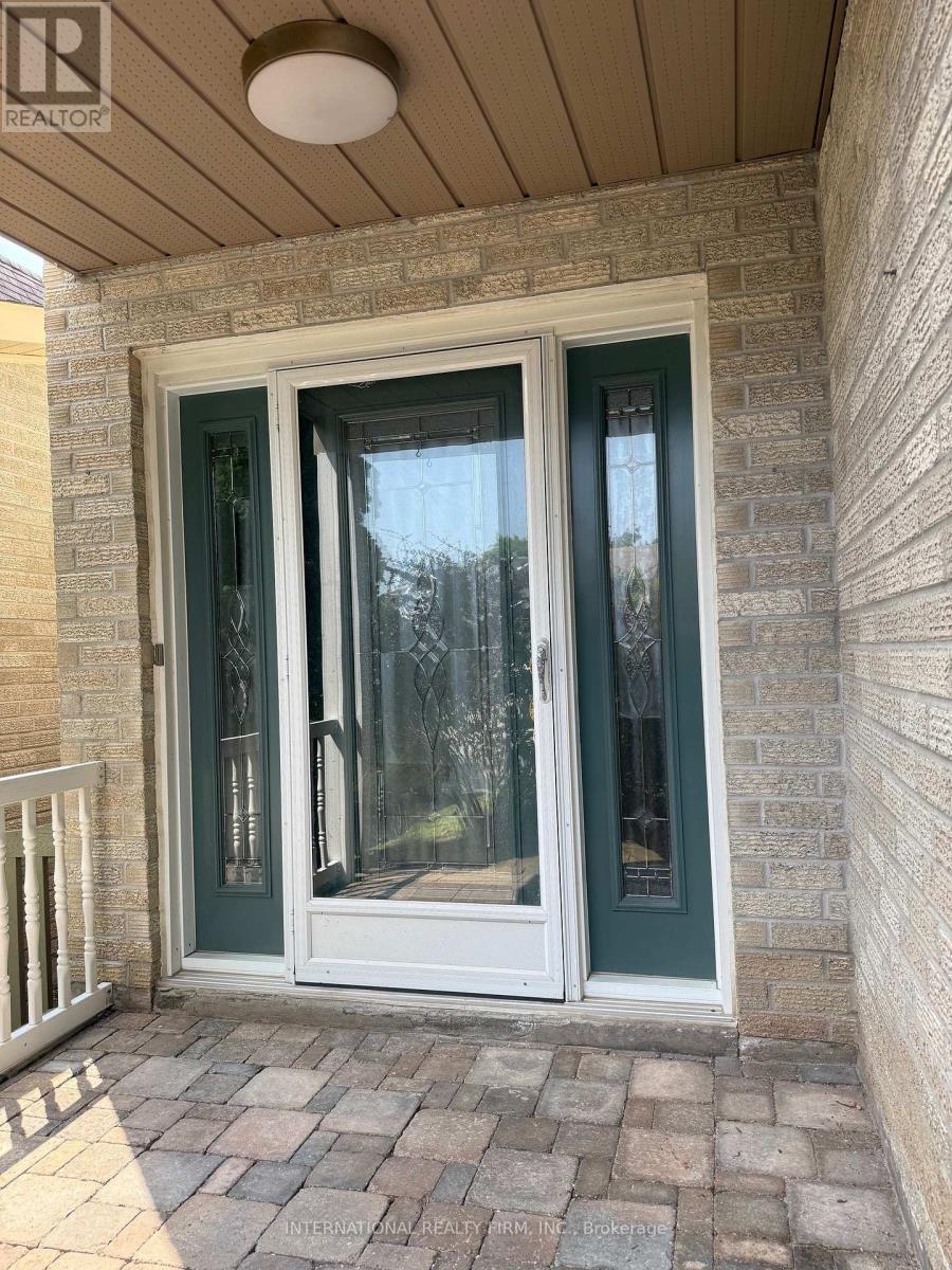 Photo 6 of 276 Sheridan Court, Newmarket ON