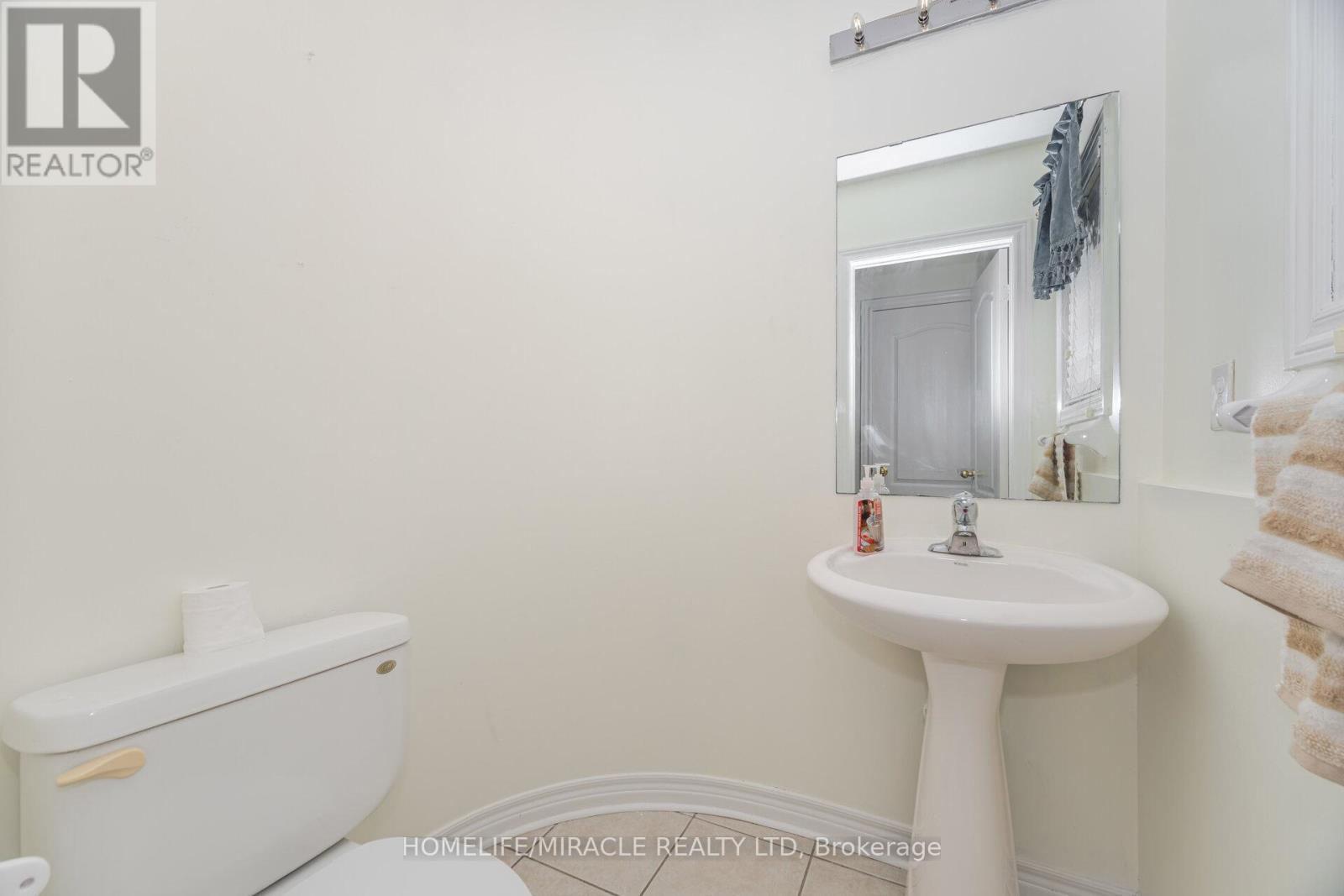 Photo 37 of 31 Hollingsworth Circle, Brampton ON