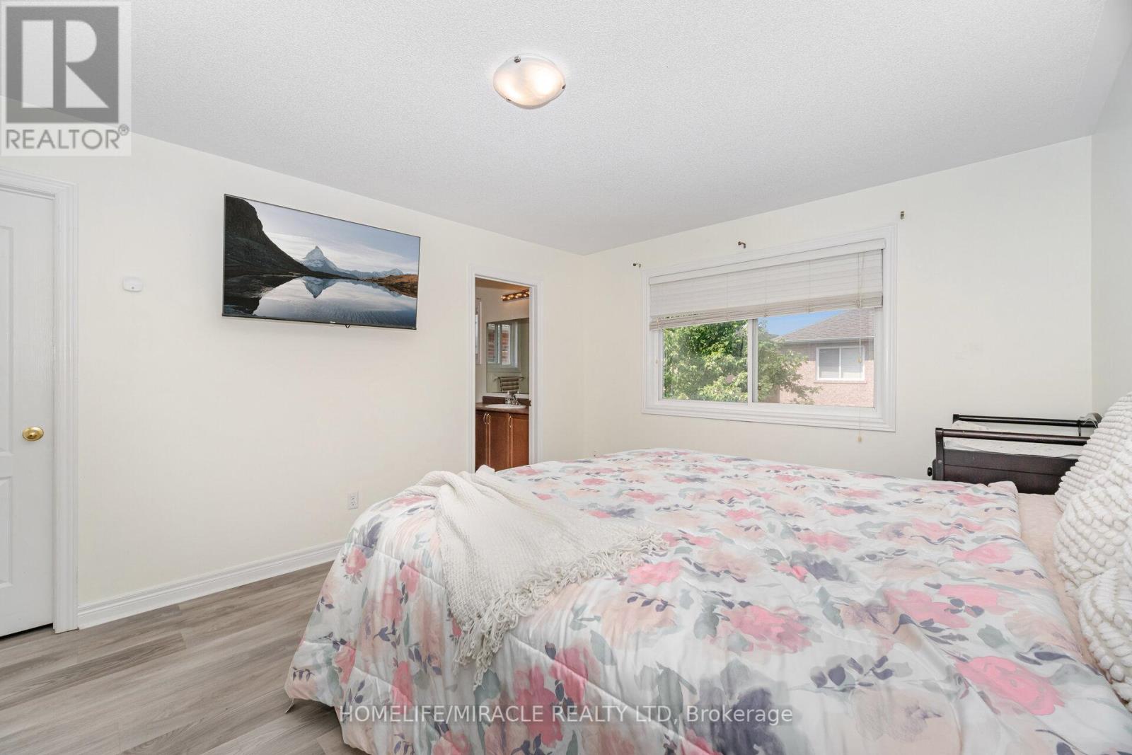 Photo 27 of 31 Hollingsworth Circle, Brampton ON