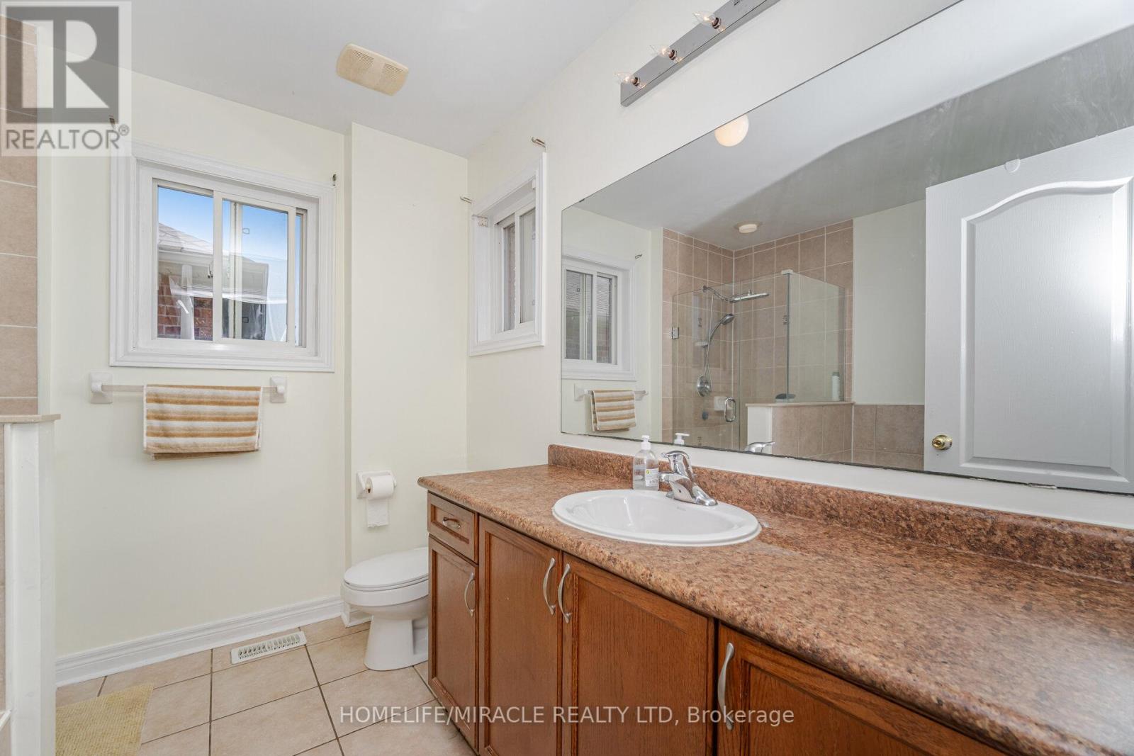 Photo 43 of 31 Hollingsworth Circle, Brampton ON