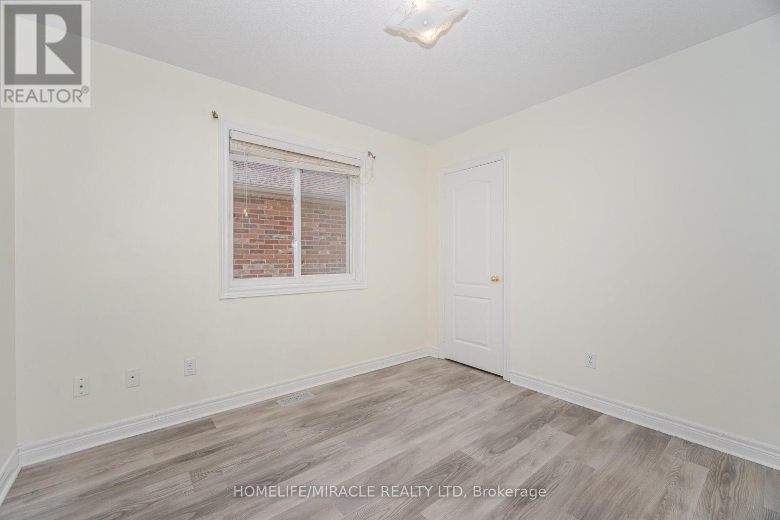 Photo 42 of 31 Hollingsworth Circle, Brampton ON