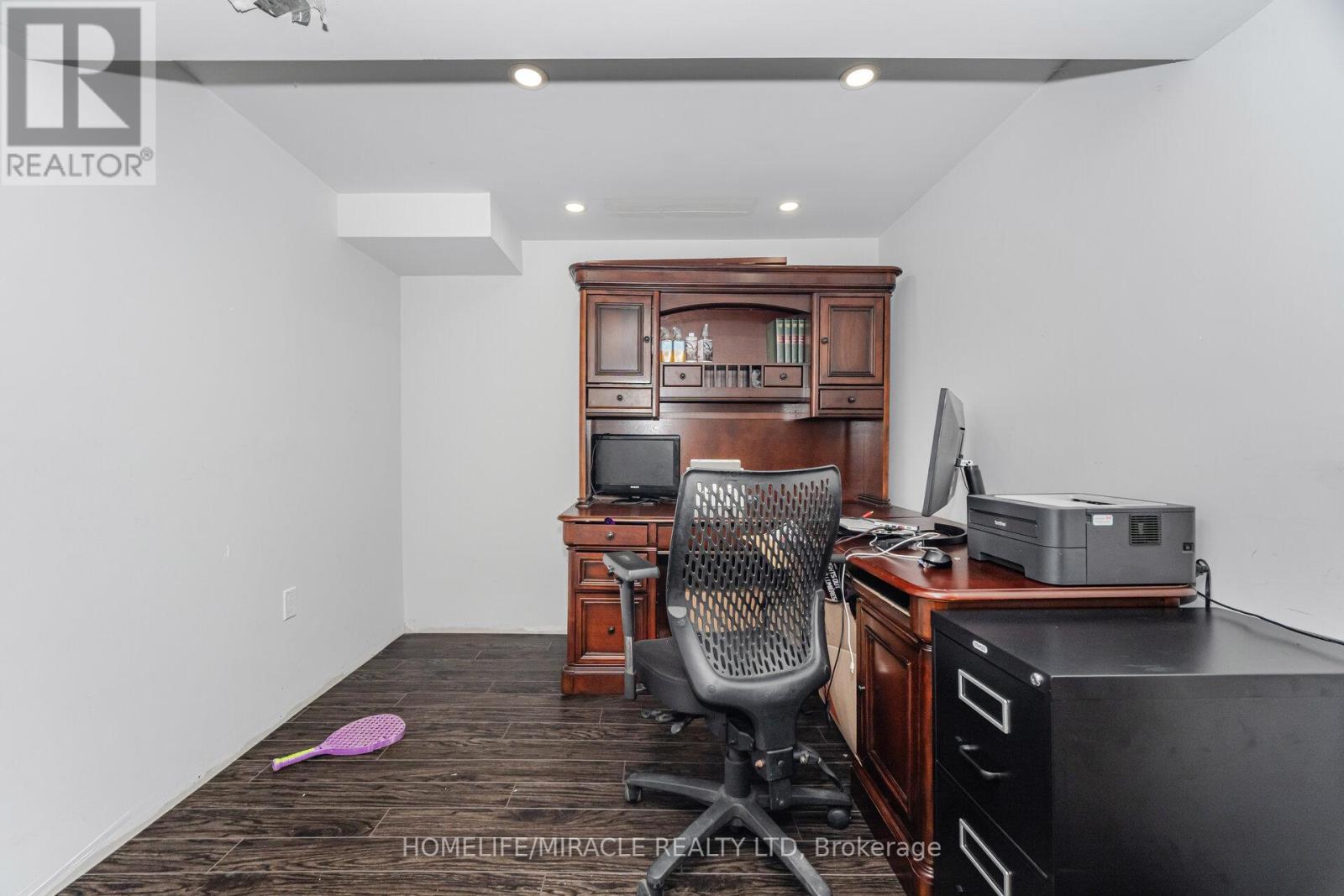 Photo 22 of 31 Hollingsworth Circle, Brampton ON