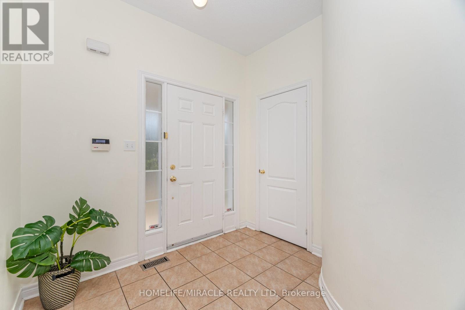 Photo 30 of 31 Hollingsworth Circle, Brampton ON