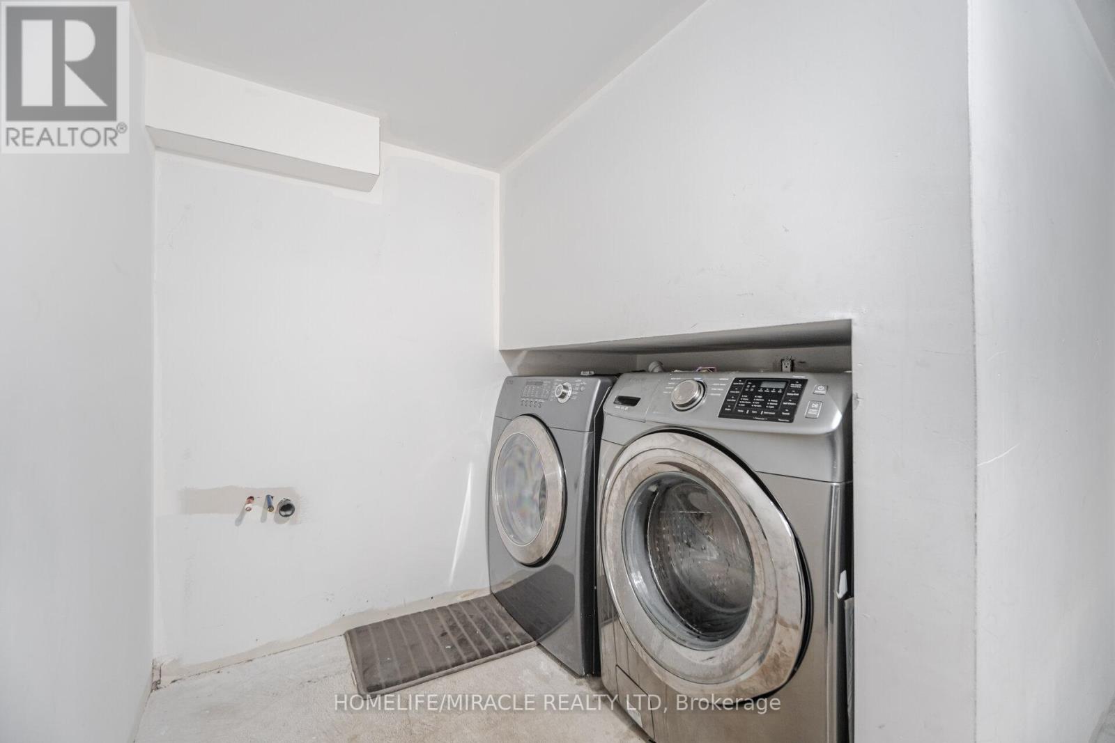 Photo 31 of 31 Hollingsworth Circle, Brampton ON