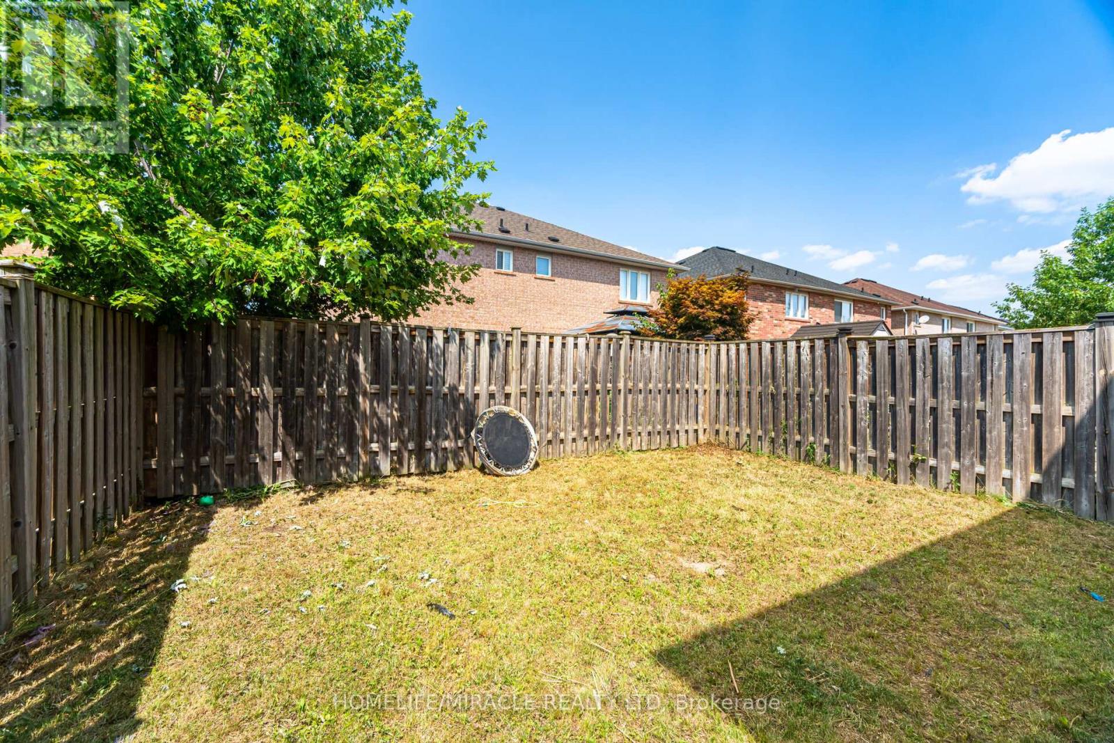 Photo 20 of 31 Hollingsworth Circle, Brampton ON