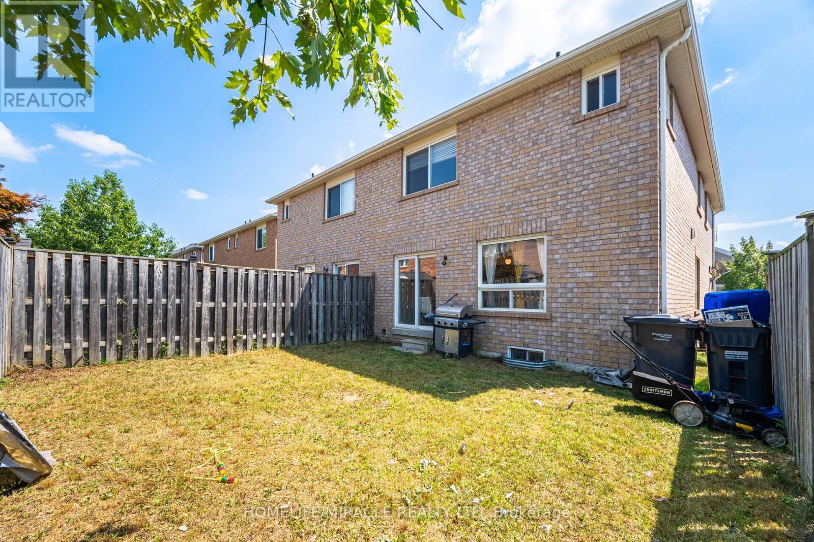 Photo 28 of 31 Hollingsworth Circle, Brampton ON