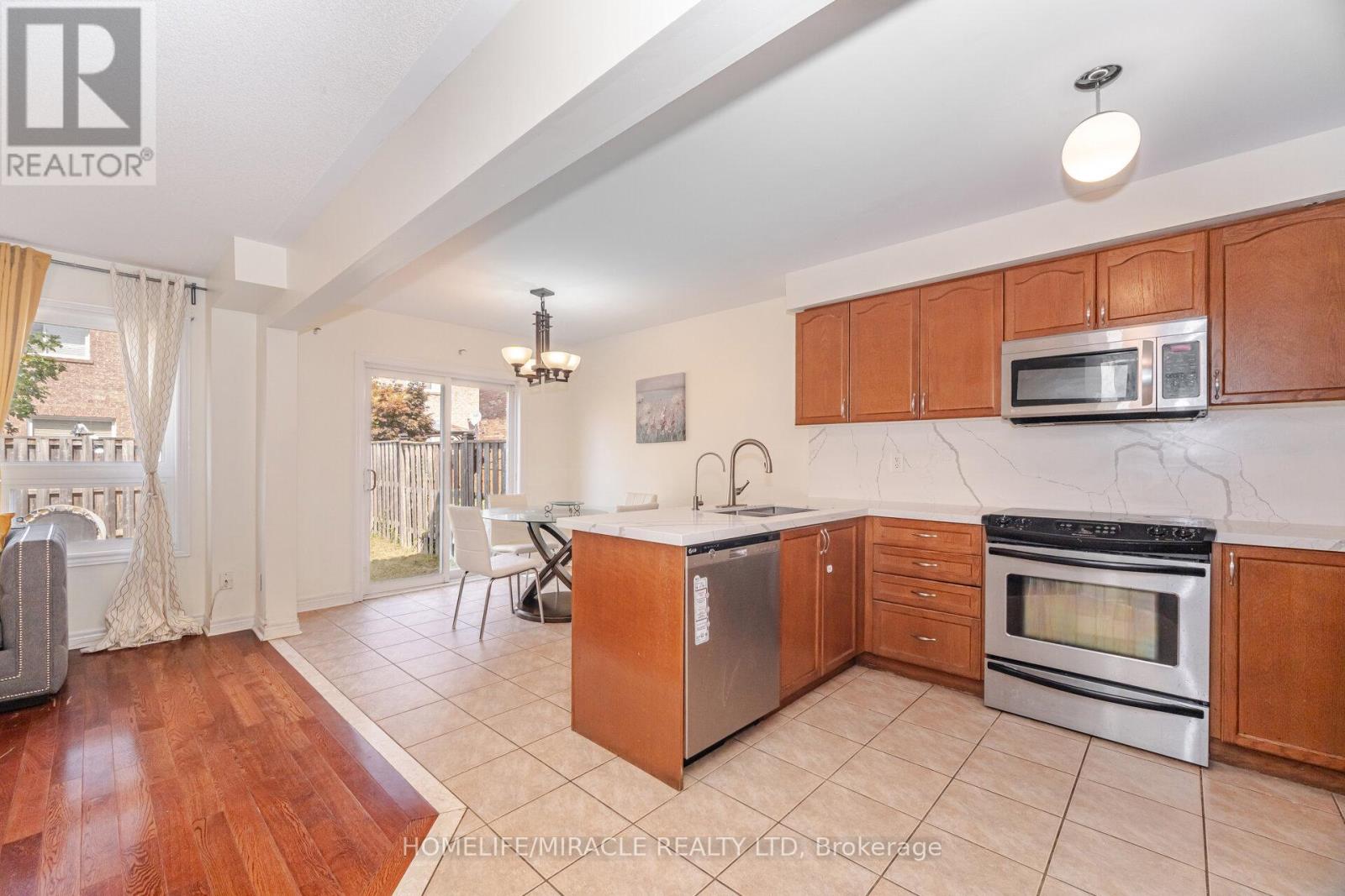 Photo 40 of 31 Hollingsworth Circle, Brampton ON