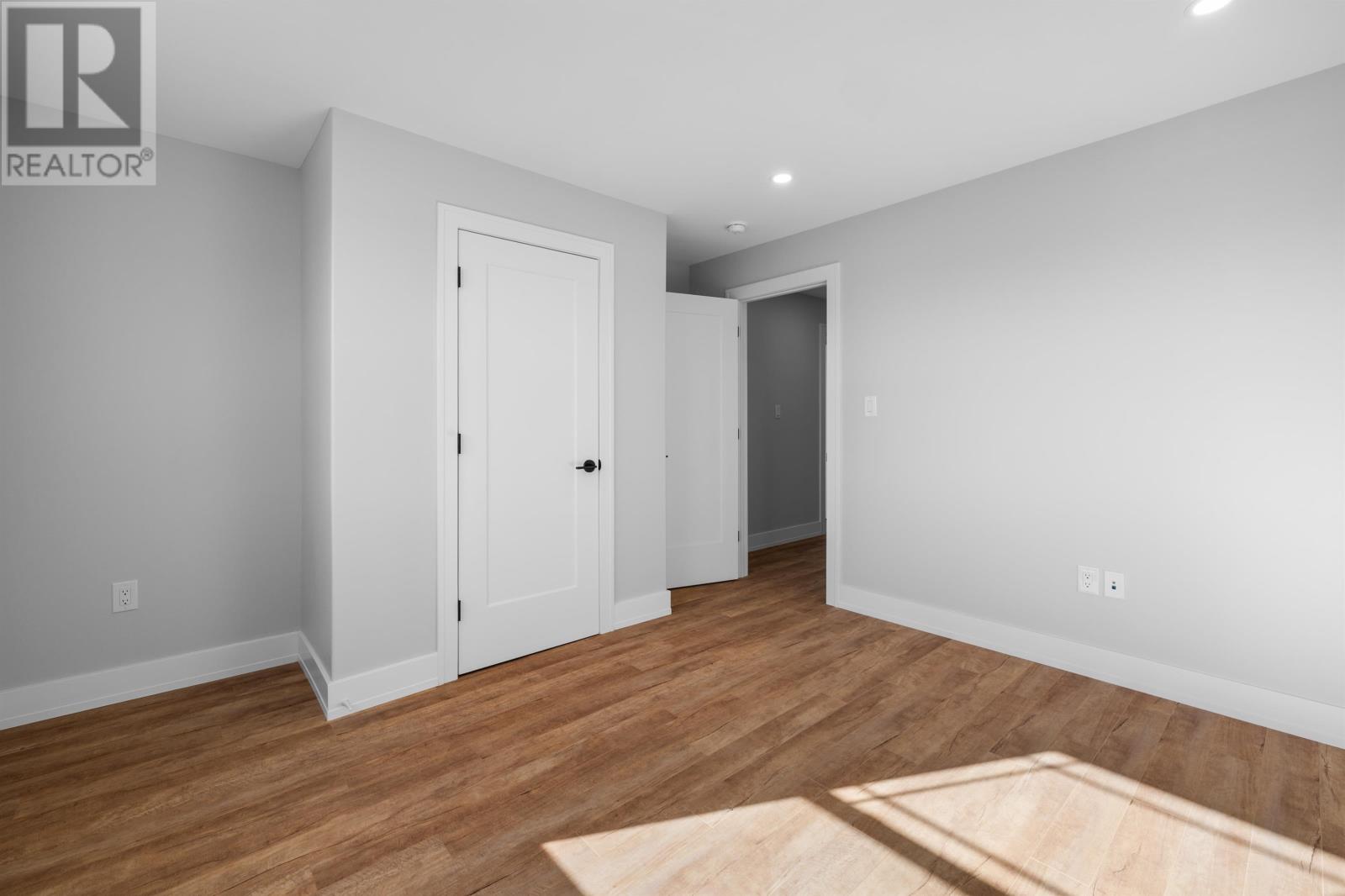 69, 71, 73, 75, 77, 79 ANNE AVENUE N - 26