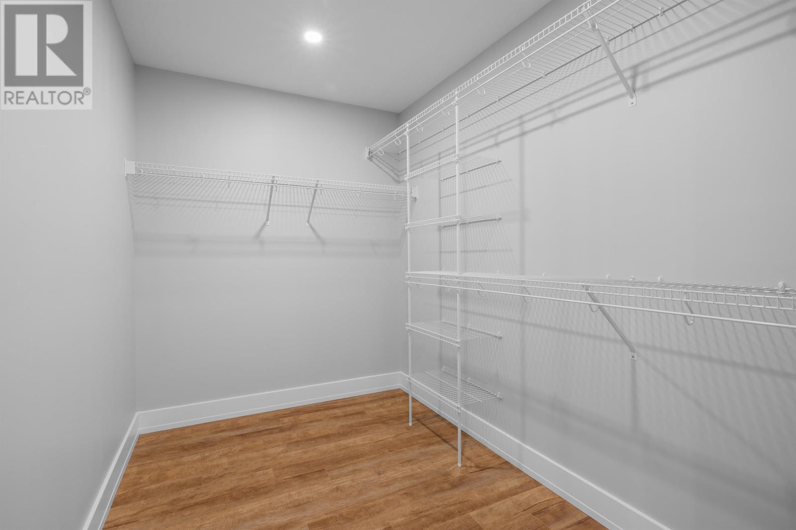 69, 71, 73, 75, 77, 79 ANNE AVENUE N - 31