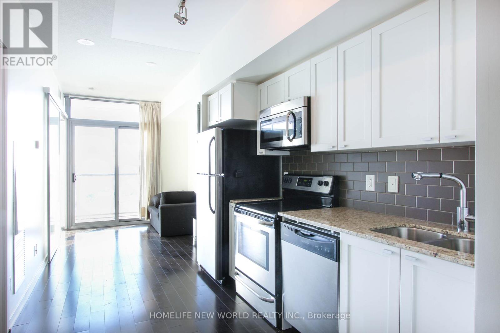 Photo 16 of 3309 105 The Queensway, Toronto ON