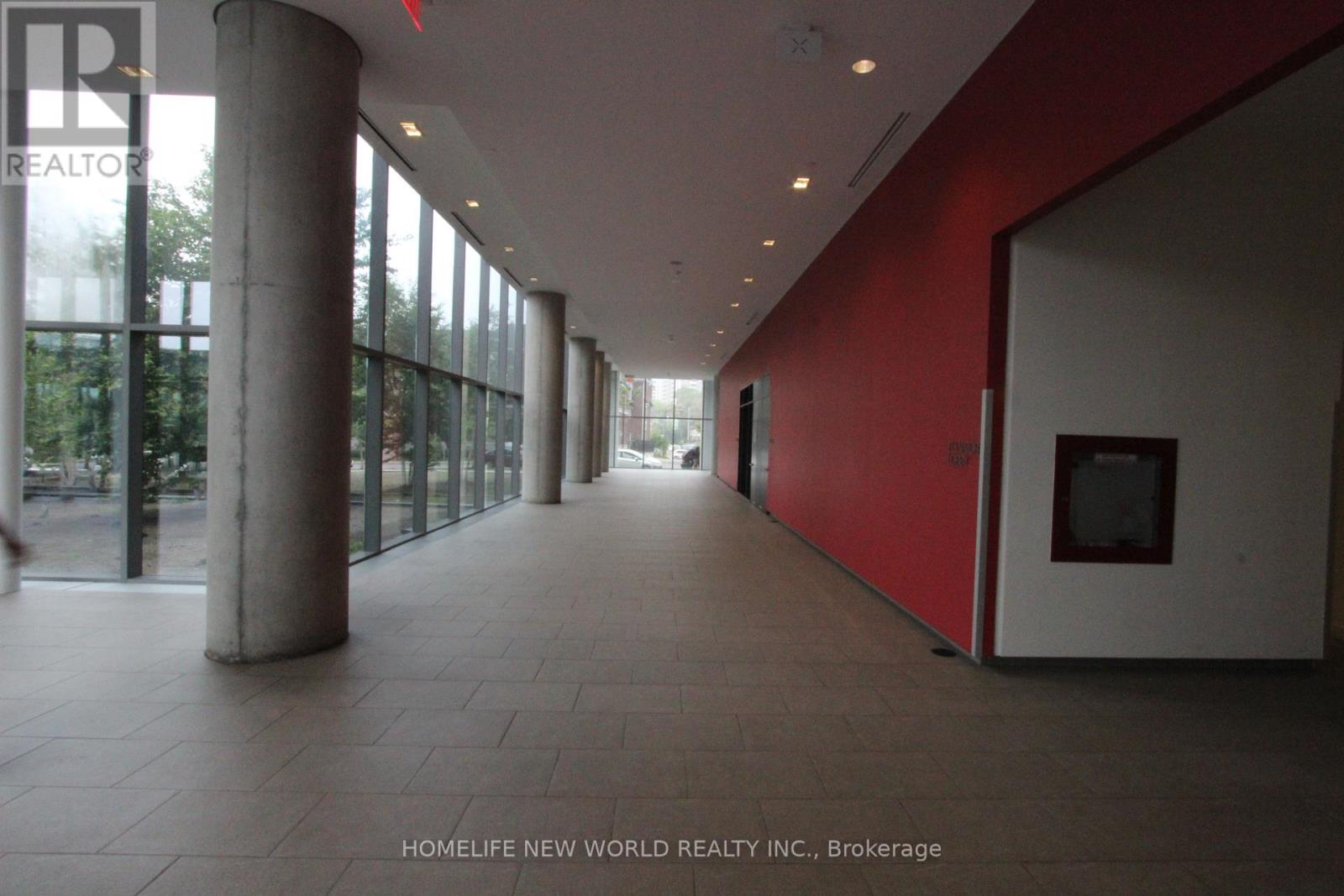 Photo 6 of 3309 105 The Queensway, Toronto ON