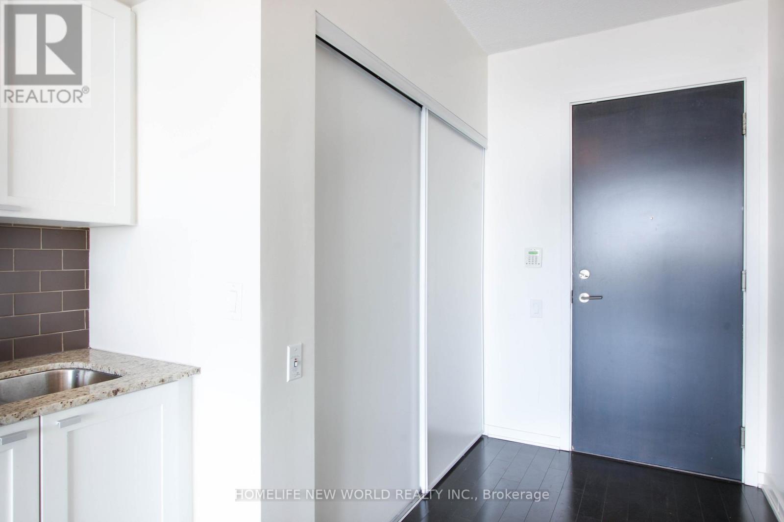 Photo 18 of 3309 105 The Queensway, Toronto ON