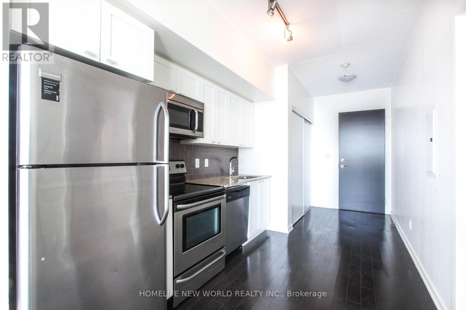 Photo 15 of 3309 105 The Queensway, Toronto ON