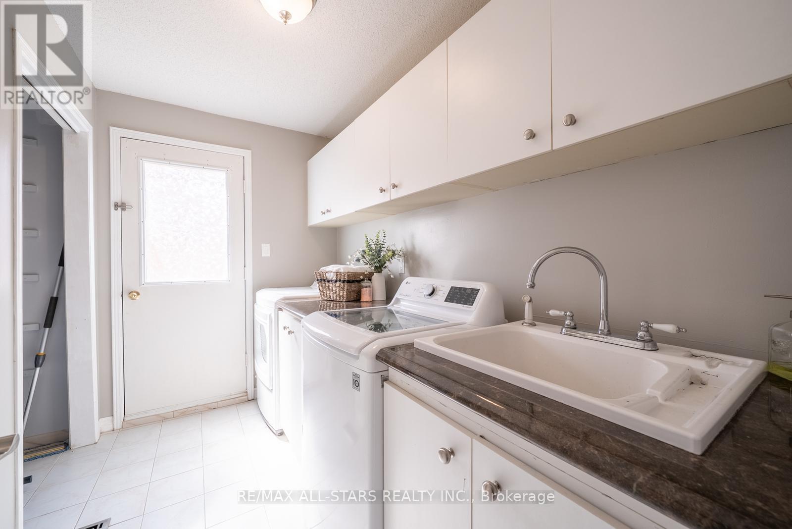 Photo 10 of 22 Dorman Drive, Whitchurchstouffville ON