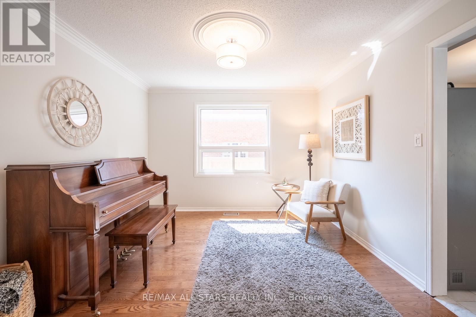 Photo 11 of 22 Dorman Drive, Whitchurchstouffville ON