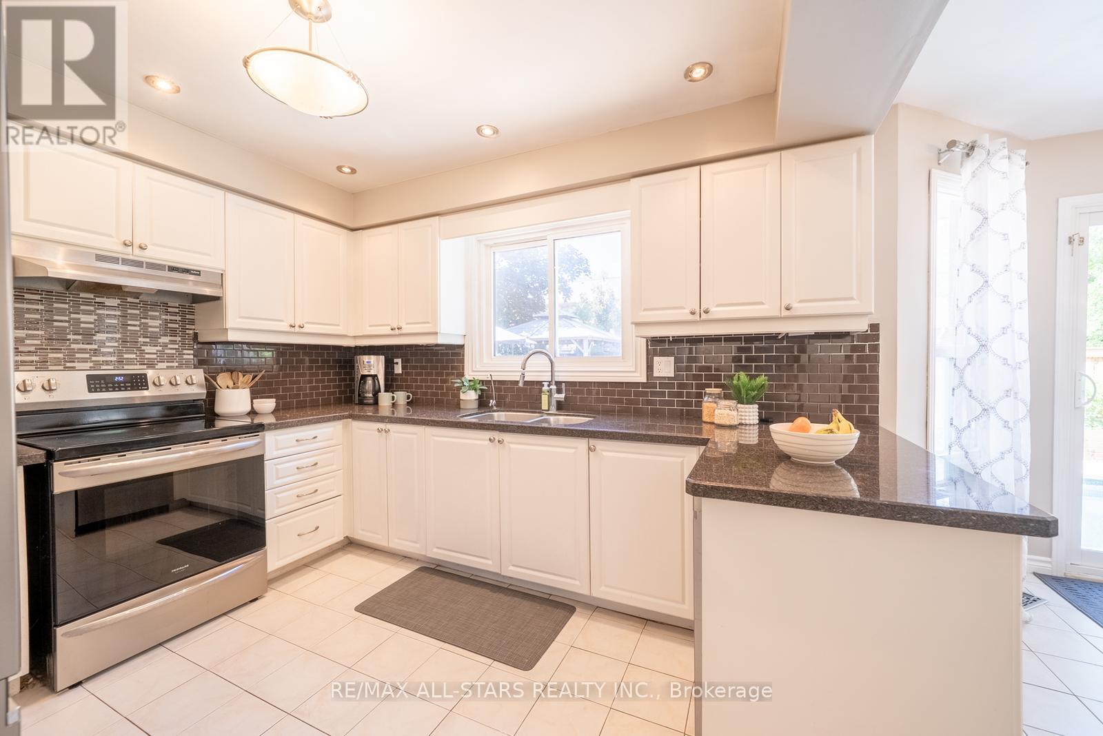 Photo 16 of 22 Dorman Drive, Whitchurchstouffville ON