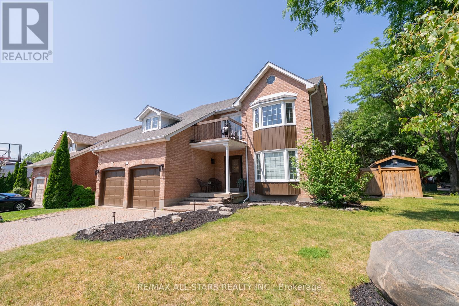 Photo 2 of 22 Dorman Drive, Whitchurchstouffville ON