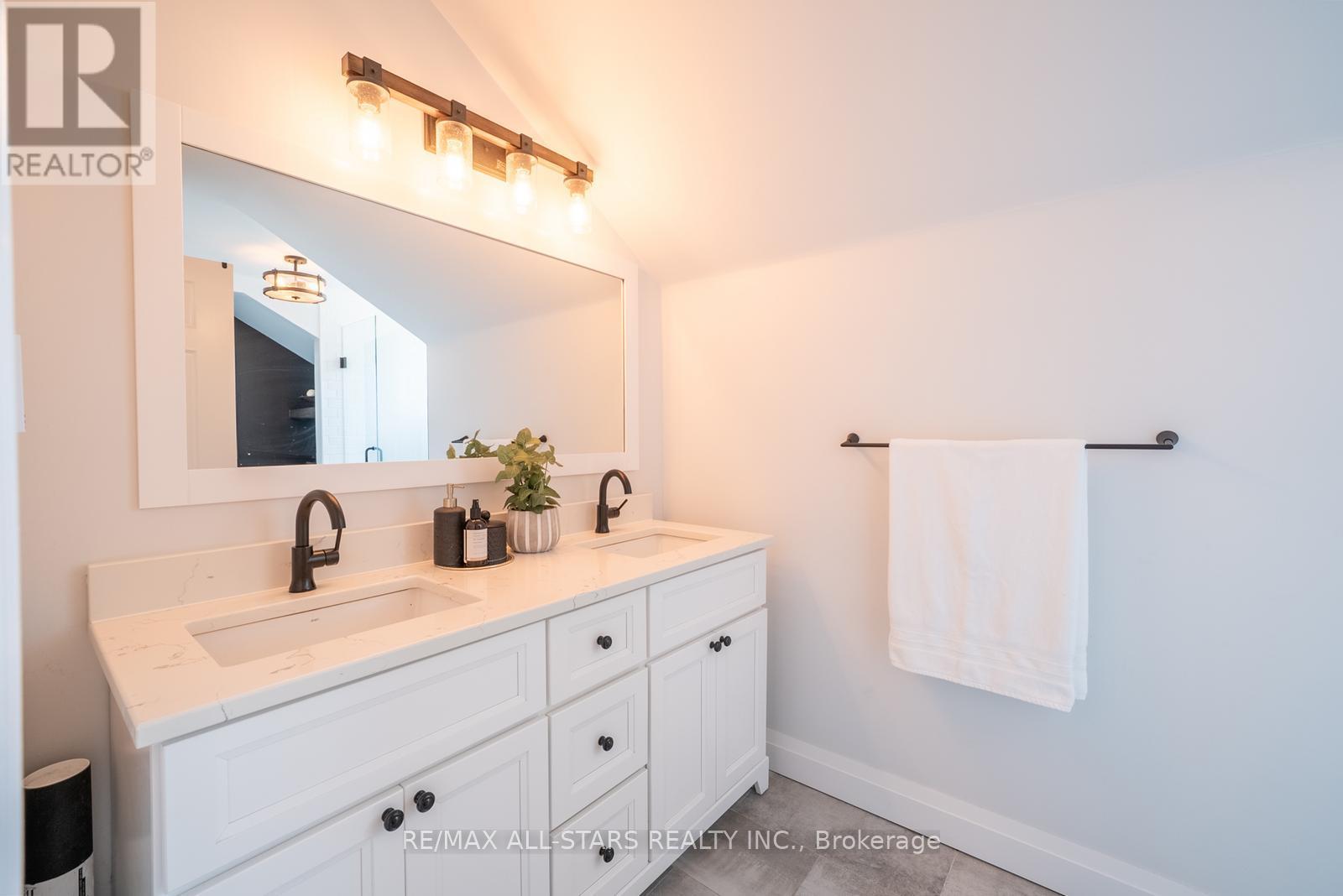 Photo 24 of 22 Dorman Drive, Whitchurchstouffville ON