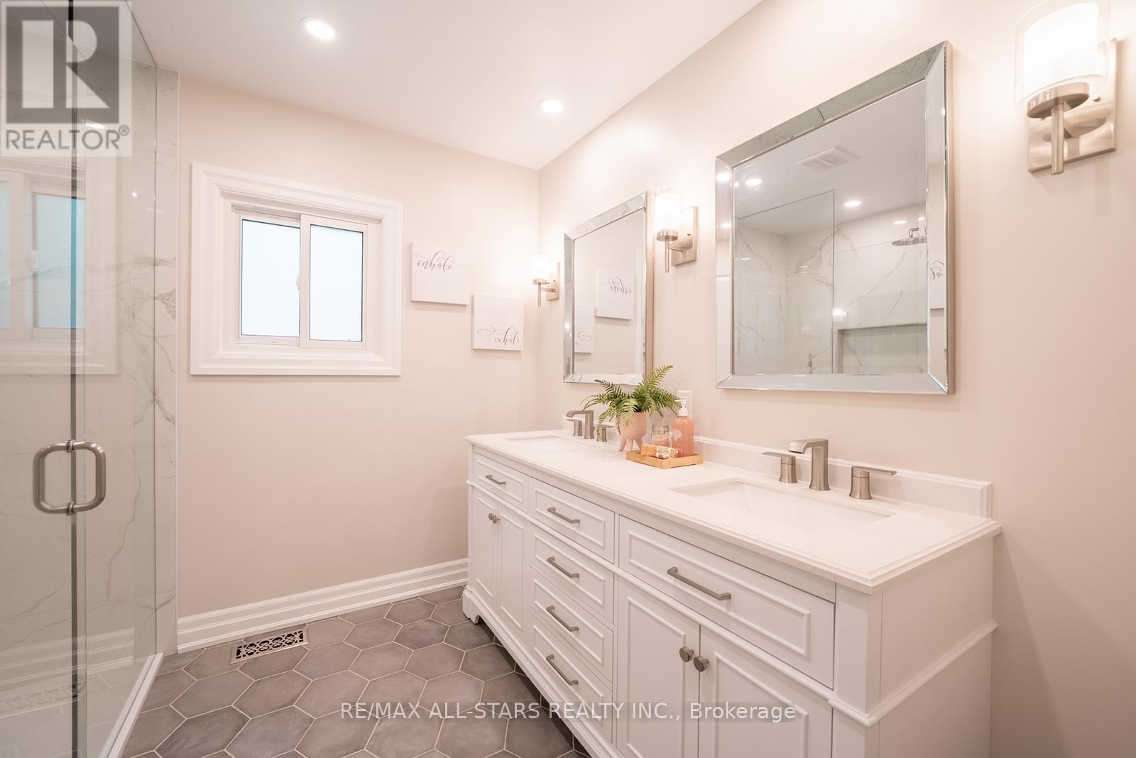 Photo 31 of 22 Dorman Drive, Whitchurchstouffville ON