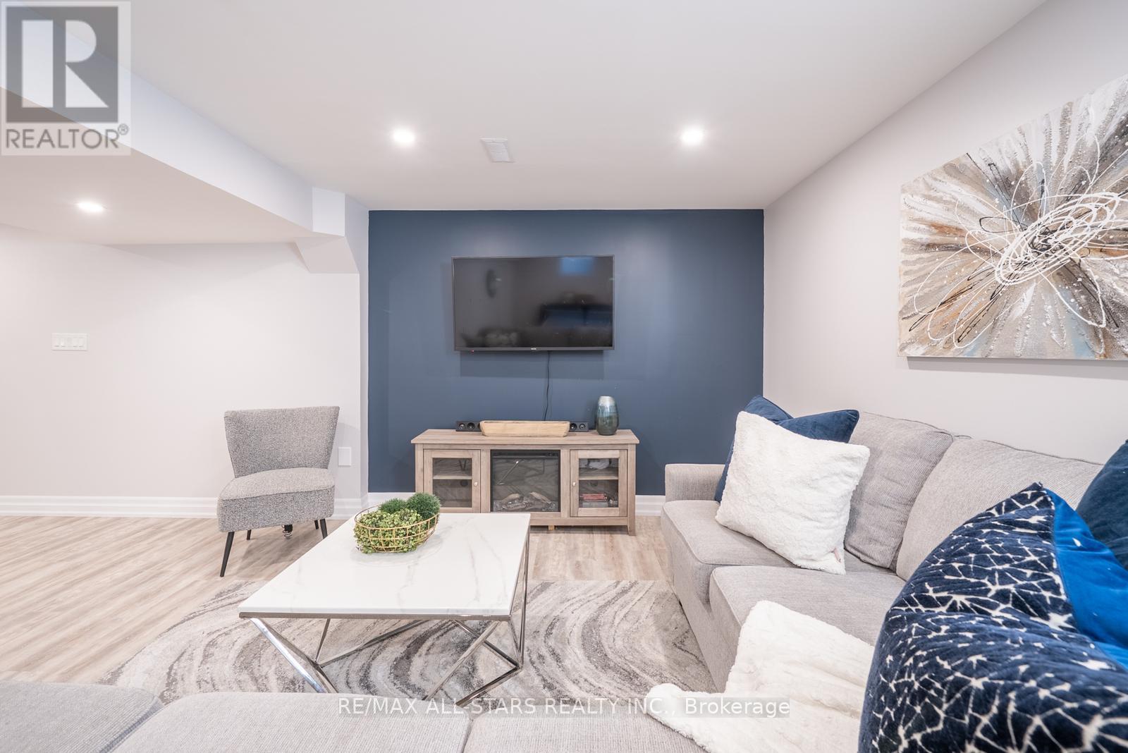 Photo 38 of 22 Dorman Drive, Whitchurchstouffville ON