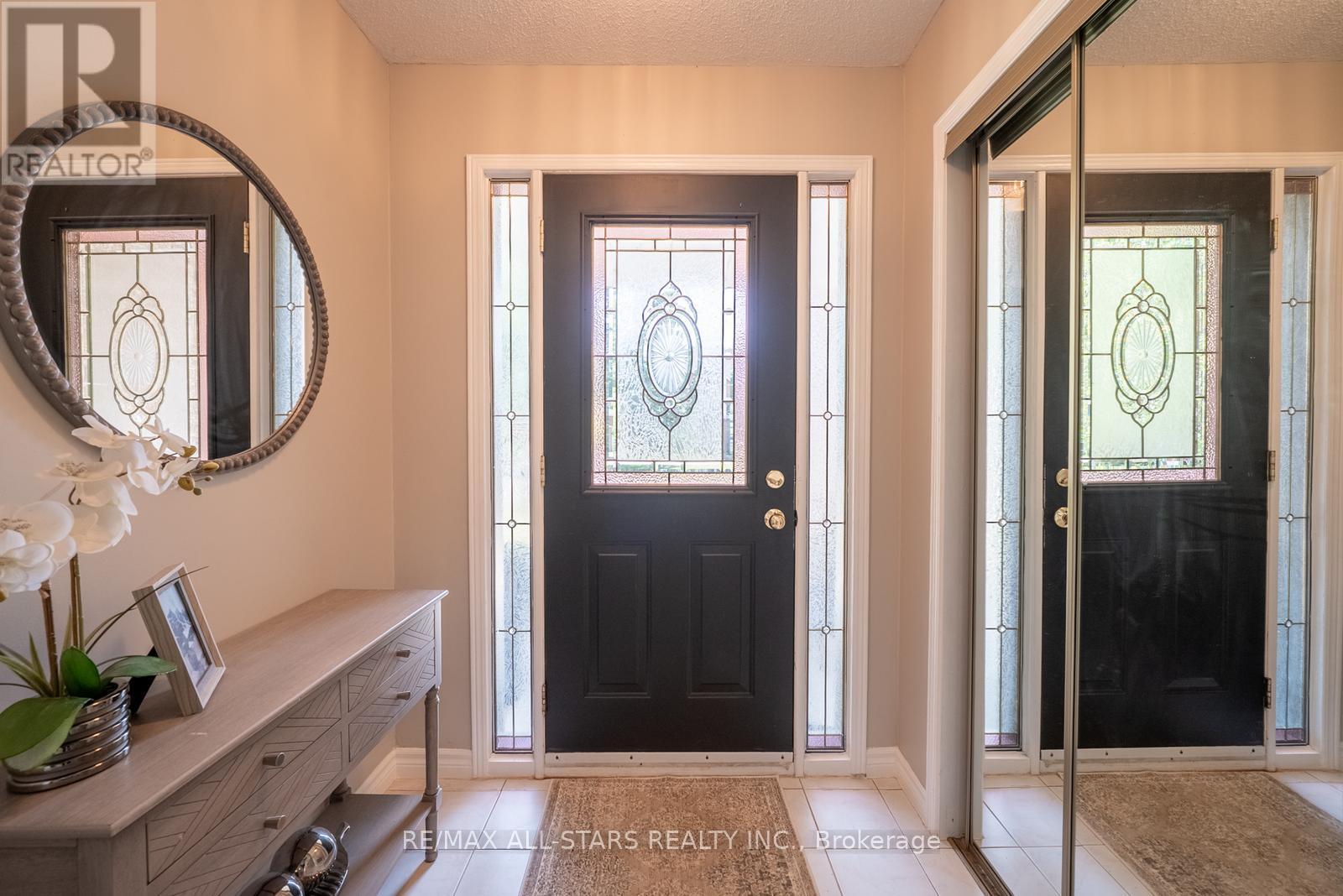 Photo 5 of 22 Dorman Drive, Whitchurchstouffville ON