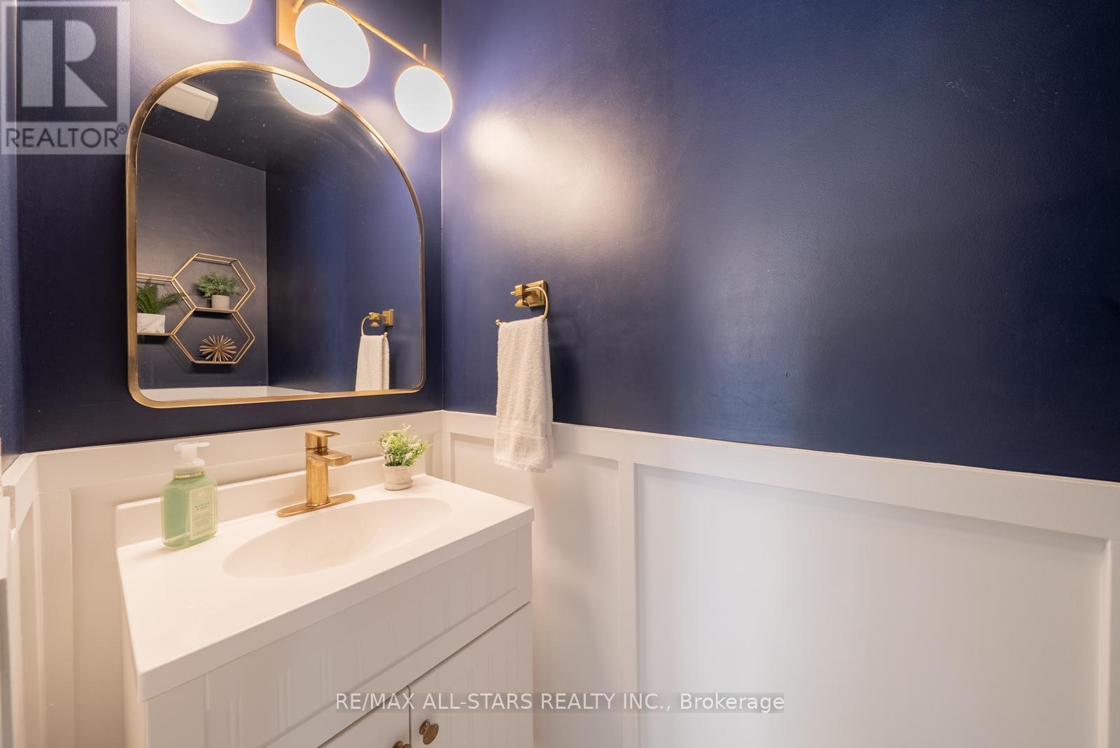 Photo 9 of 22 Dorman Drive, Whitchurchstouffville ON