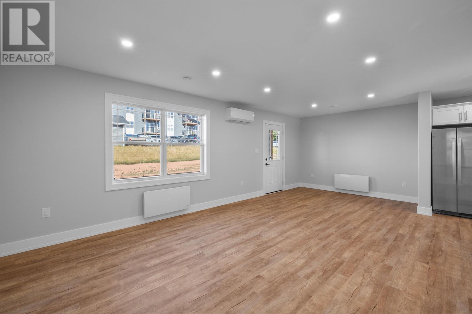 69, 71, 73, 75, 77, 79 ANNE AVENUE N - 14