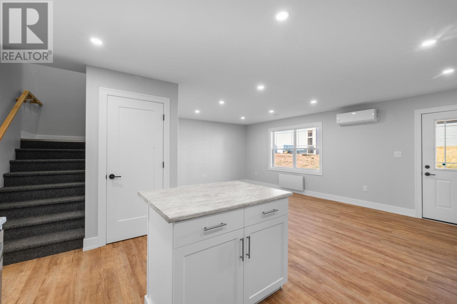 69, 71, 73, 75, 77, 79 ANNE AVENUE N - 12