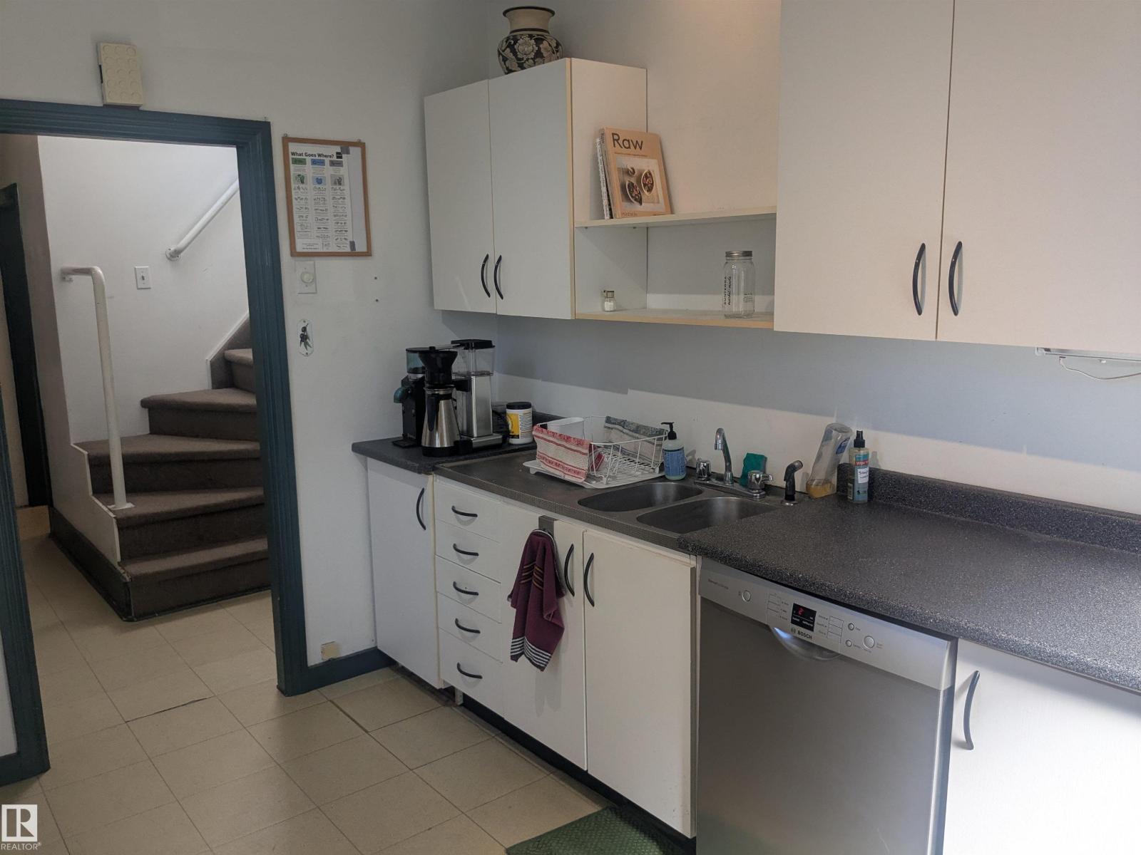 Photo 11 of 8416 104 St Nw, Edmonton AB