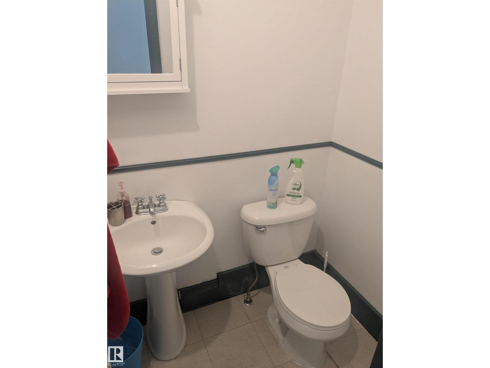 Photo 20 of 8416 104 St Nw, Edmonton AB