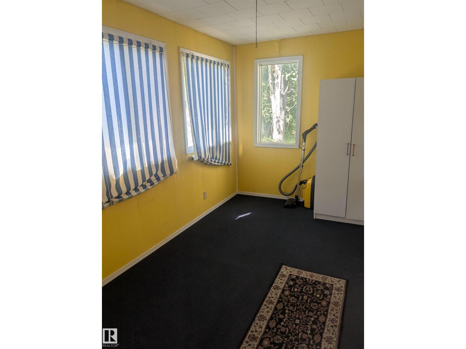 Photo 22 of 8416 104 St Nw, Edmonton AB