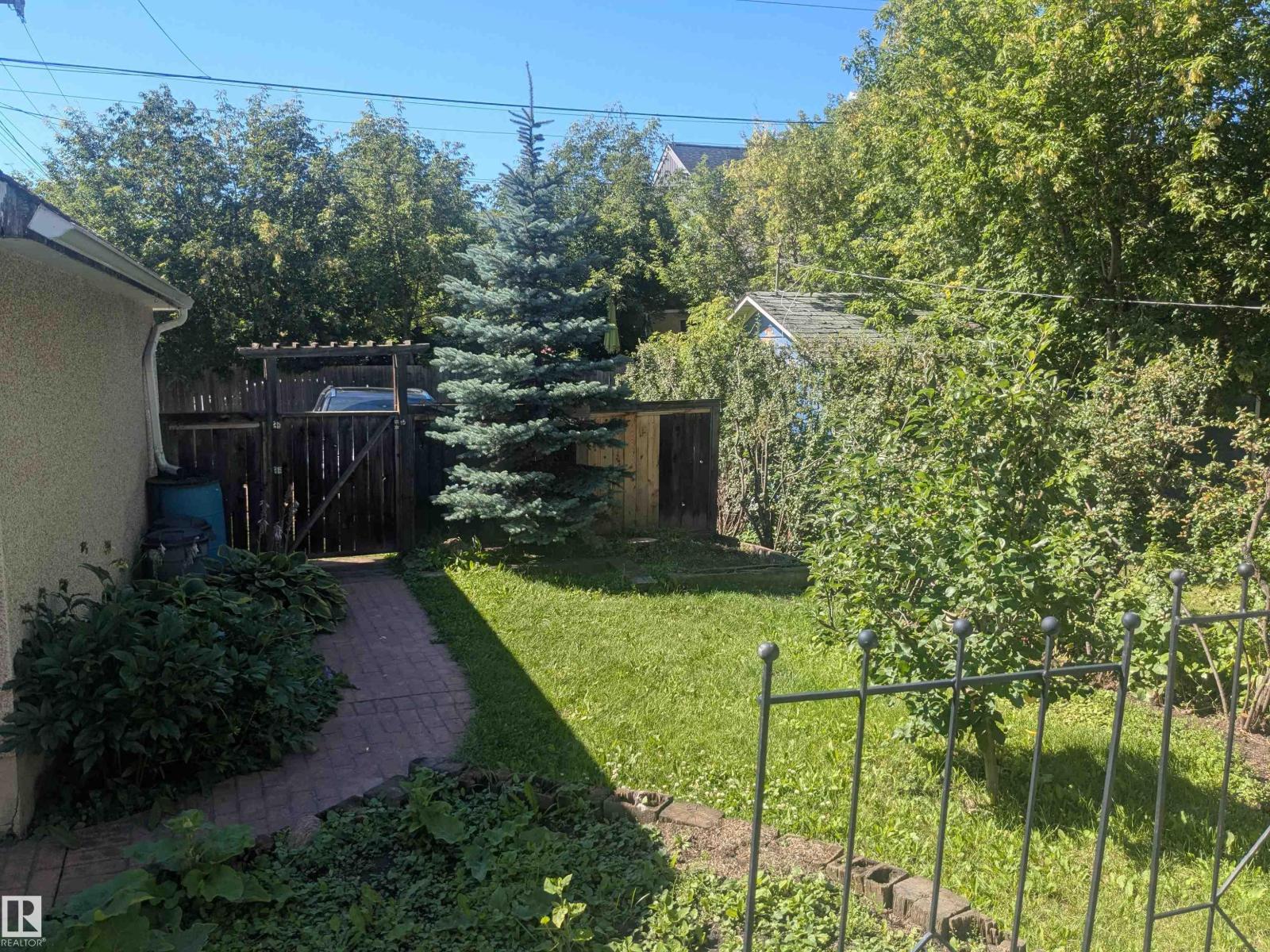 Photo 26 of 8416 104 St Nw, Edmonton AB