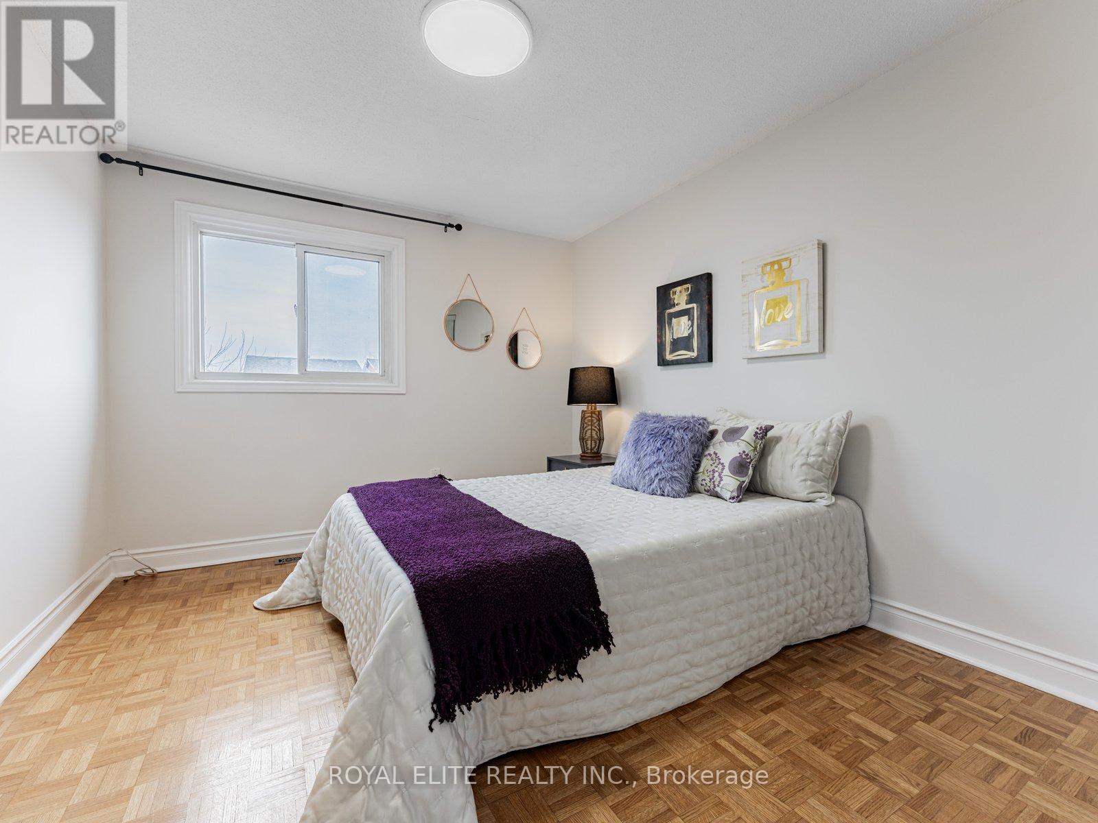 Photo 3 of 29 Ashmore Crescent, Markham ON
