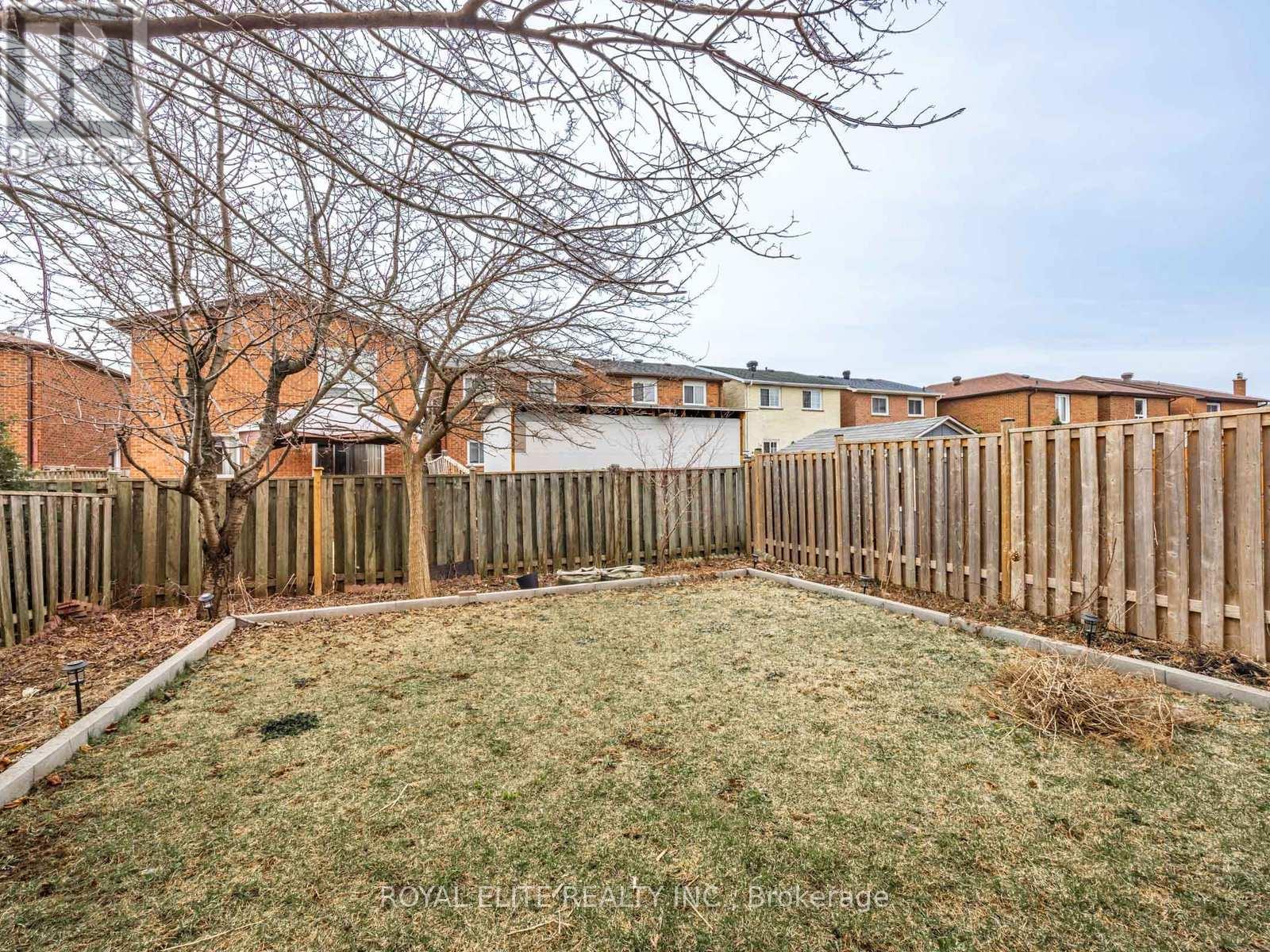 Photo 13 of 29 Ashmore Crescent, Markham ON