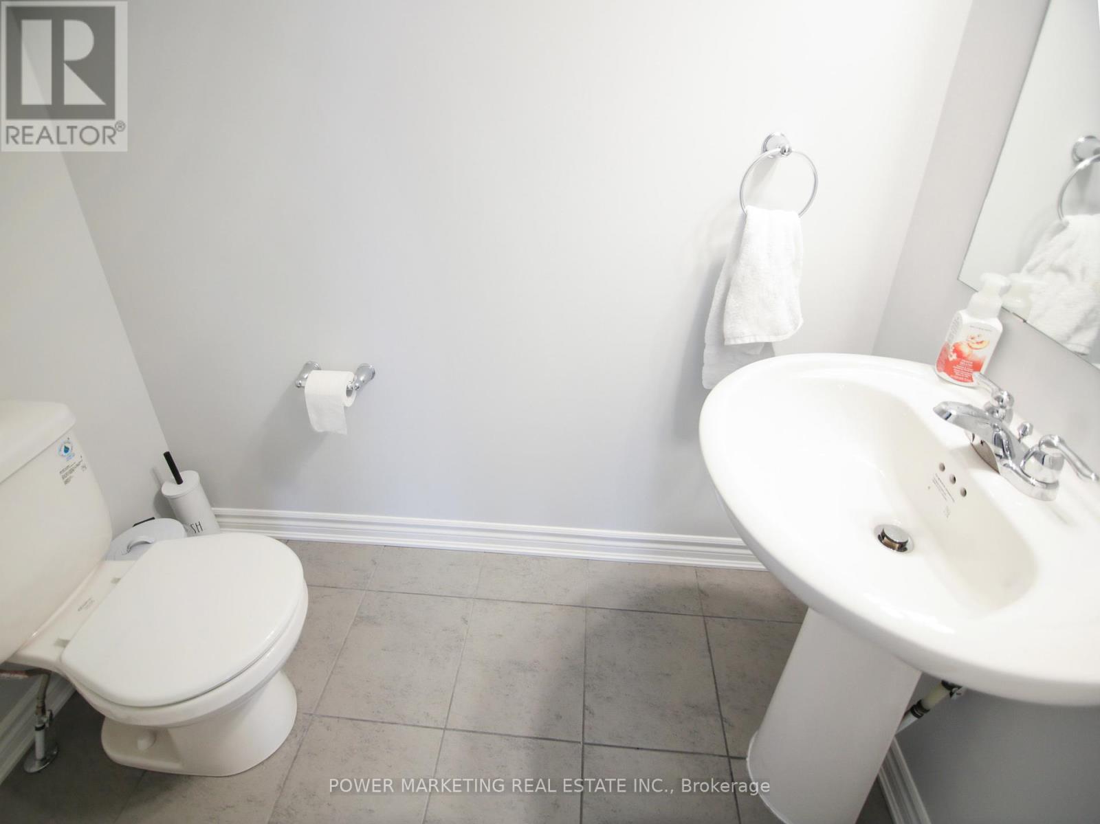 Photo 7 of 43 Zoisite Private, Ottawa ON