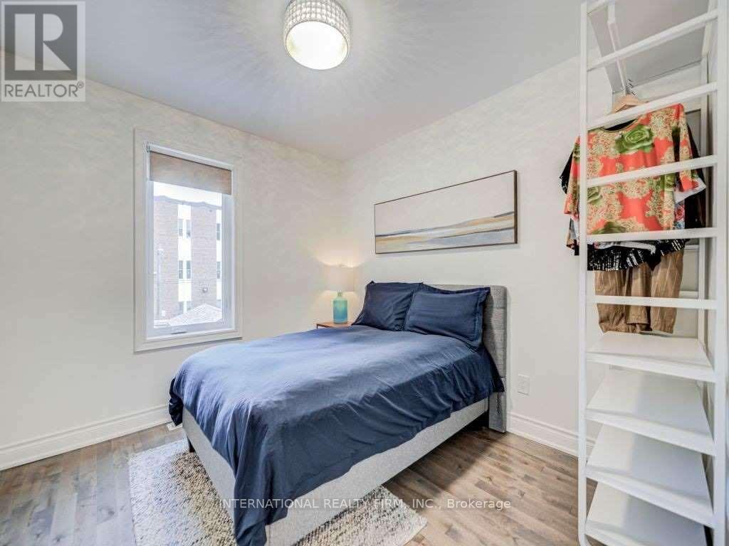 Photo 14 of 717 Palmerston Avenue, Toronto ON