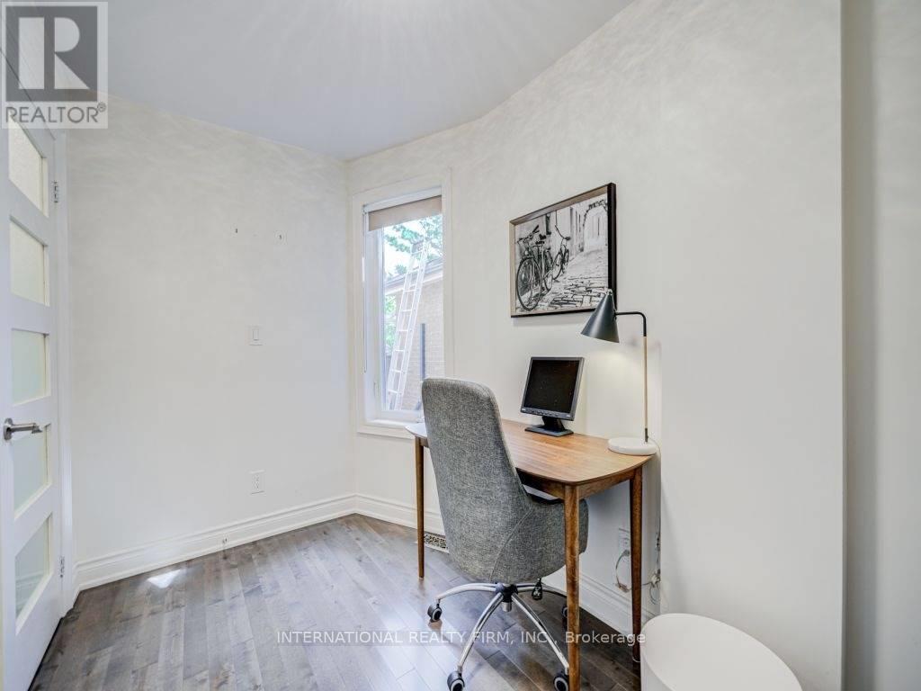 Photo 17 of 717 Palmerston Avenue, Toronto ON