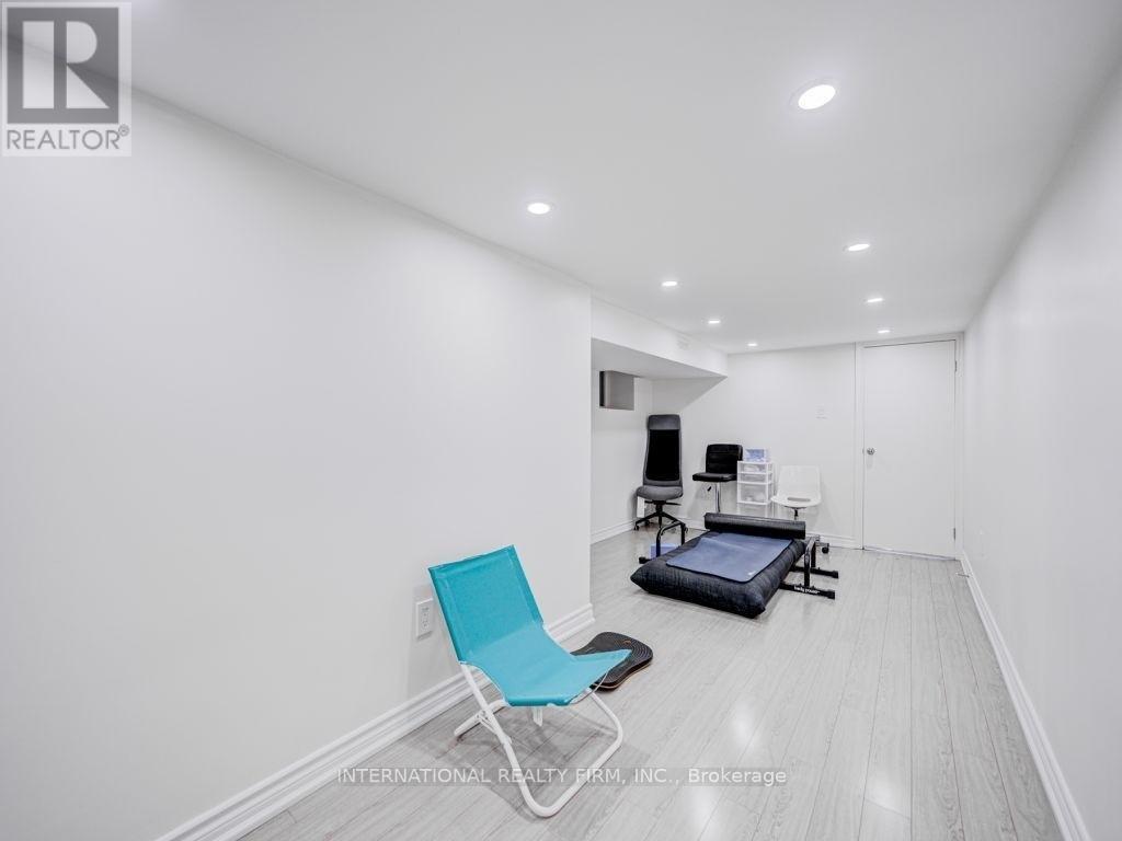 Photo 20 of 717 Palmerston Avenue, Toronto ON