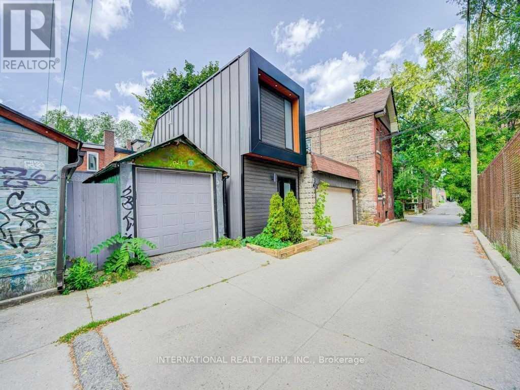 Photo 23 of 717 Palmerston Avenue, Toronto ON