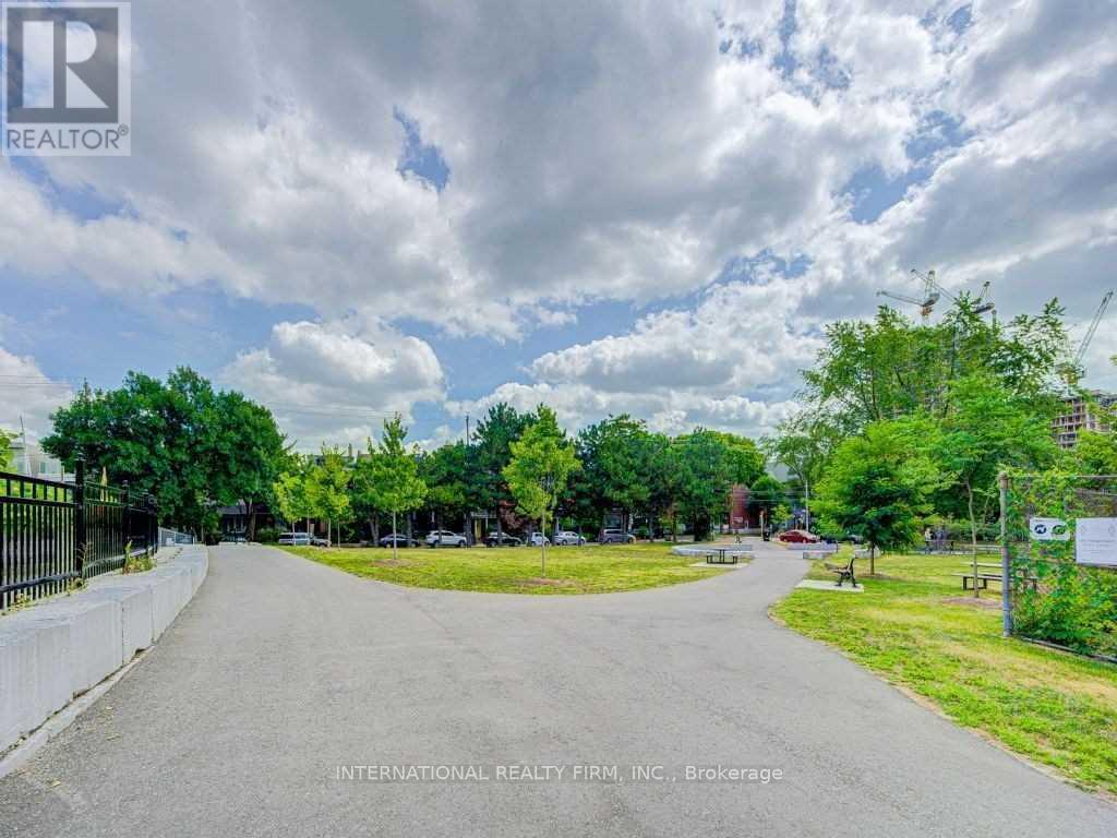 Photo 24 of 717 Palmerston Avenue, Toronto ON