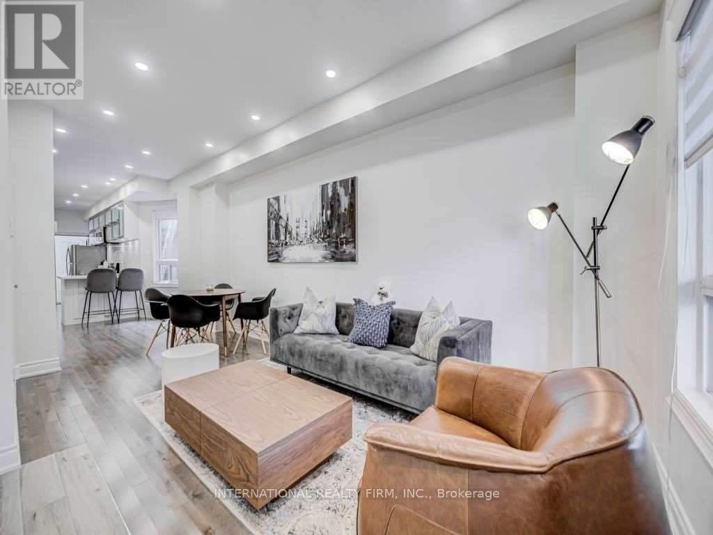 Photo 3 of 717 Palmerston Avenue, Toronto ON
